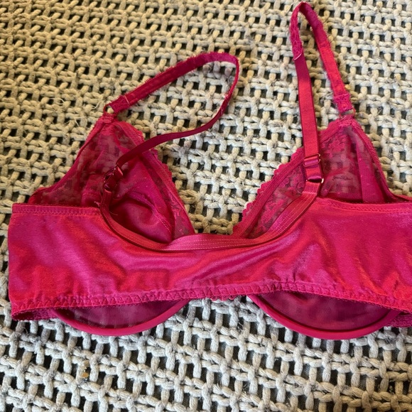 Pink bra - Picture 3 of 4